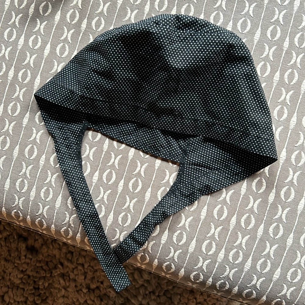 Black and white polka dot women’s scrub cap - Picture 2 of 3